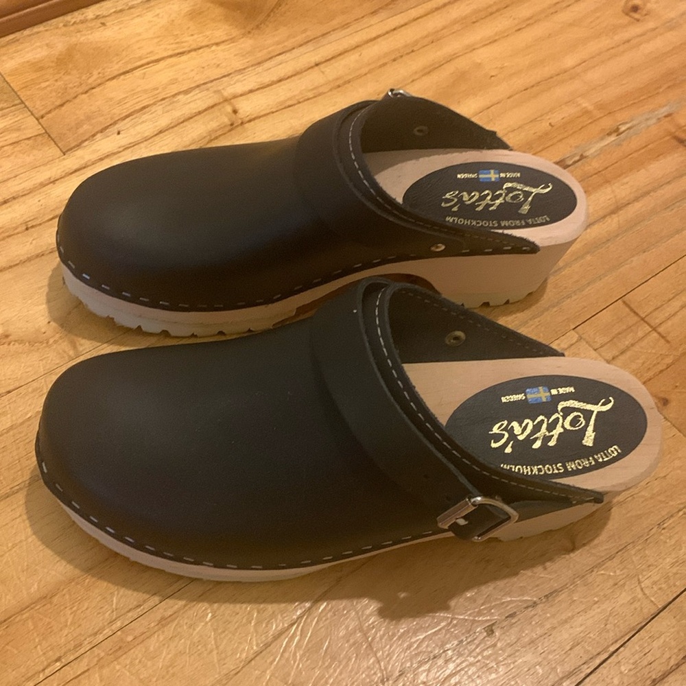 Lotta from Stockholm - Black Leather Tractor-Sole Clogs - size 9.5 US/ 41 EU